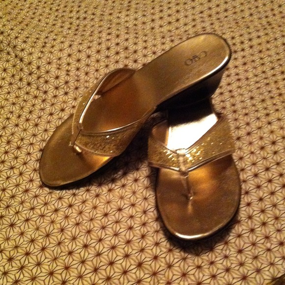 Cute gold sandals and top bundle