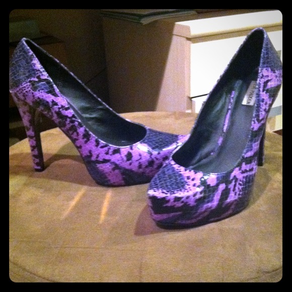 Purple python STEVE MADDEN pumps!!