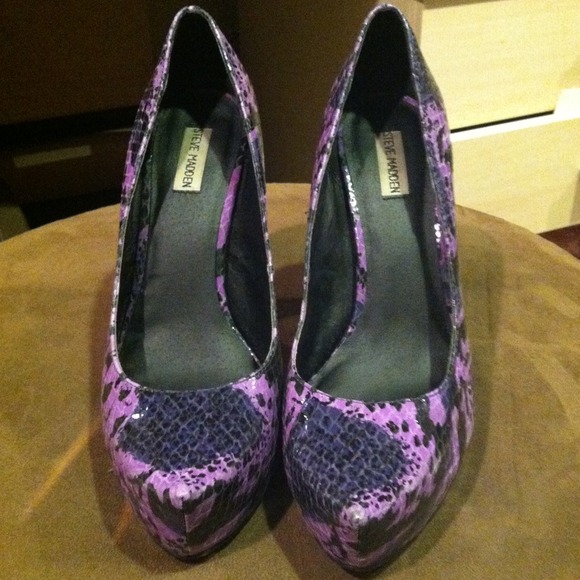 Purple python STEVE MADDEN pumps!! - Picture 3 of 3