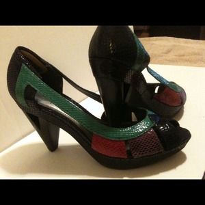 Vince Camuto Size 8.5 mulit-color platform pumps