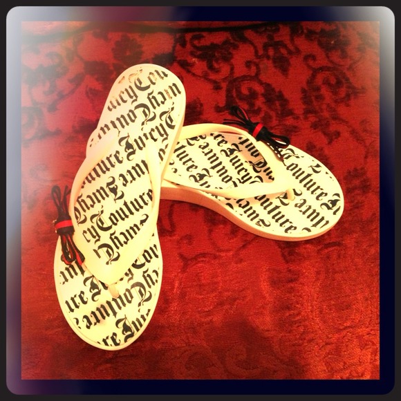 SOLD!!!! Juicy Couture Flip-Flop 🐝