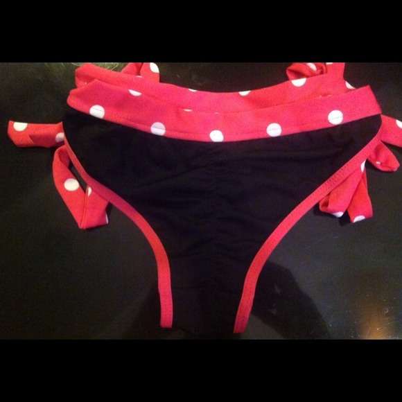 Hot pink and black bathing suit - Picture 2 of 2