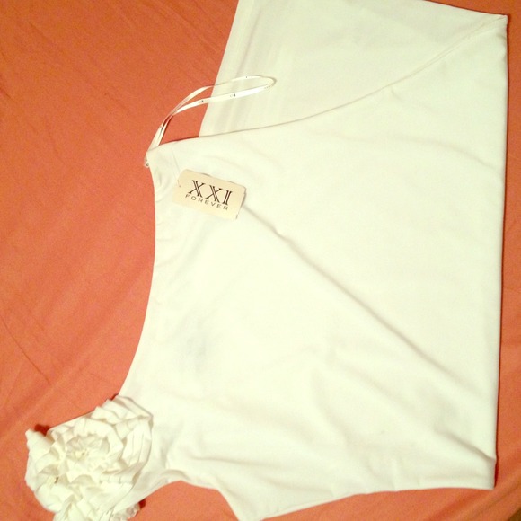 Little White Dress With Ruffle Shoulder