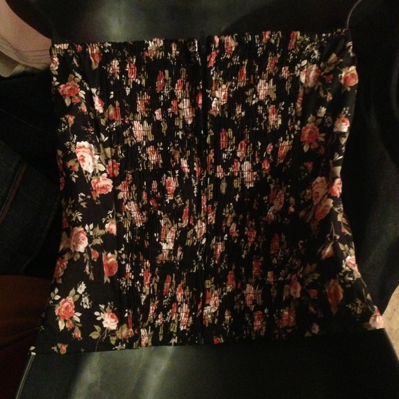 SOLD top - Picture 3 of 3