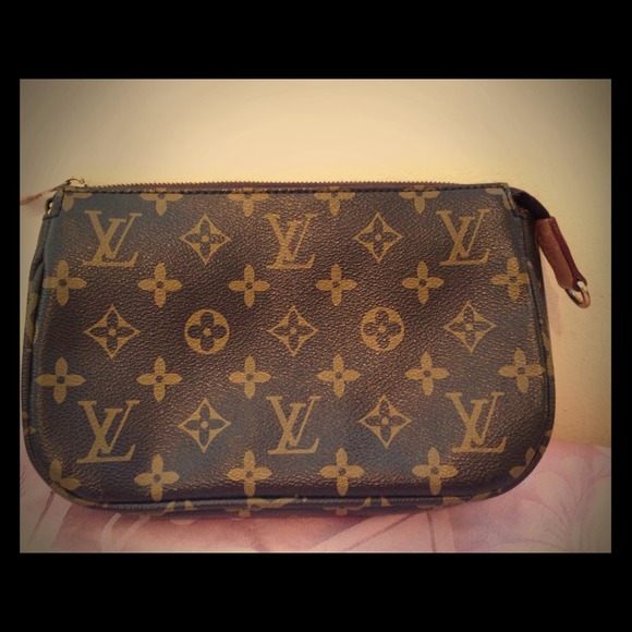 🚨Reduced price🚨Louis Vuitton clutch