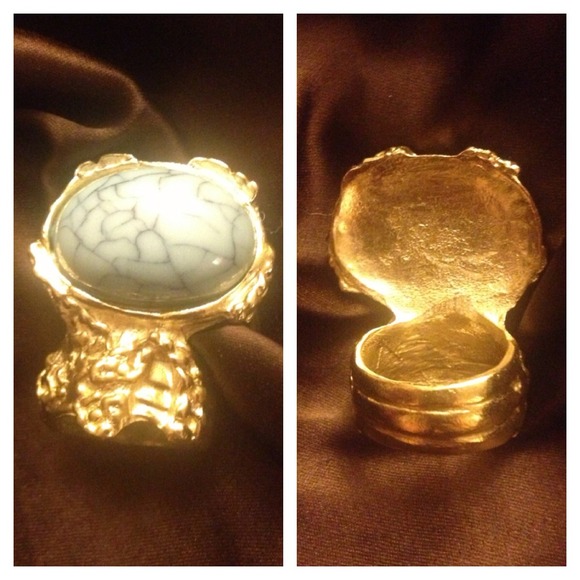 SOLD Turquoise Pale Green Goldtone Statement Ring - Picture 4 of 4