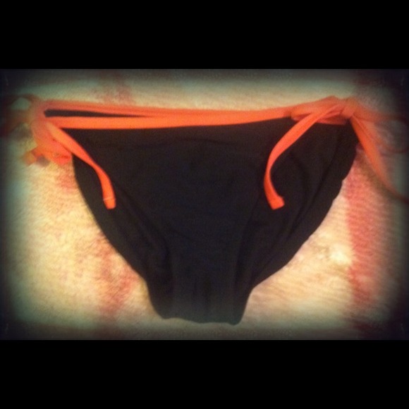 Bathing suit - Picture 2 of 2