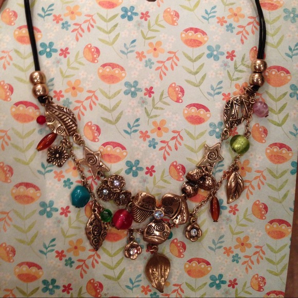 NEW Flower Charm Necklace - Picture 2 of 2