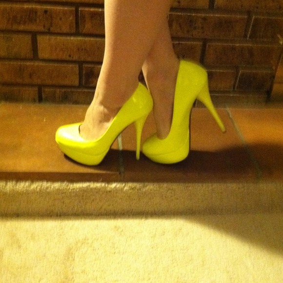 💕Bundled💕Bright yellow heels💛