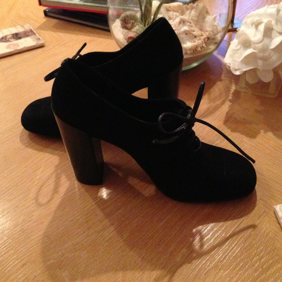 Tory Burch Black Suede booties with leather ties - Picture 2 of 4