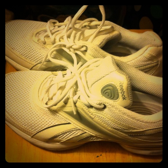 💢💢SOLD💢💢Easy Tone  Reenew walking shoes - Picture 1 of 4