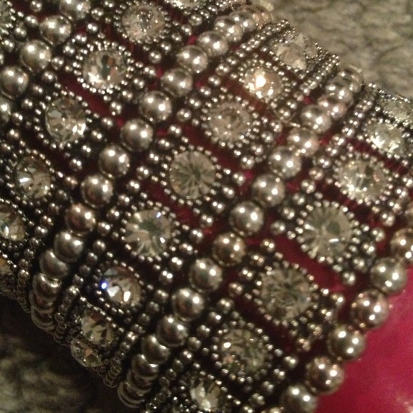 ❌Sold❌BRAND NEW!!! Wide Stretch Bracelet!!! - Picture 3 of 3