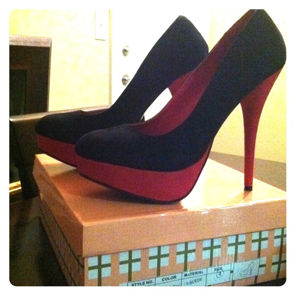 ❌SOLD❌Hot pink & black heels