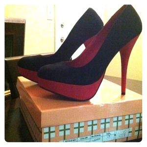 ❌SOLD❌Hot pink & black heels