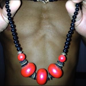 Vintage bright pink bobble & black bead necklace
