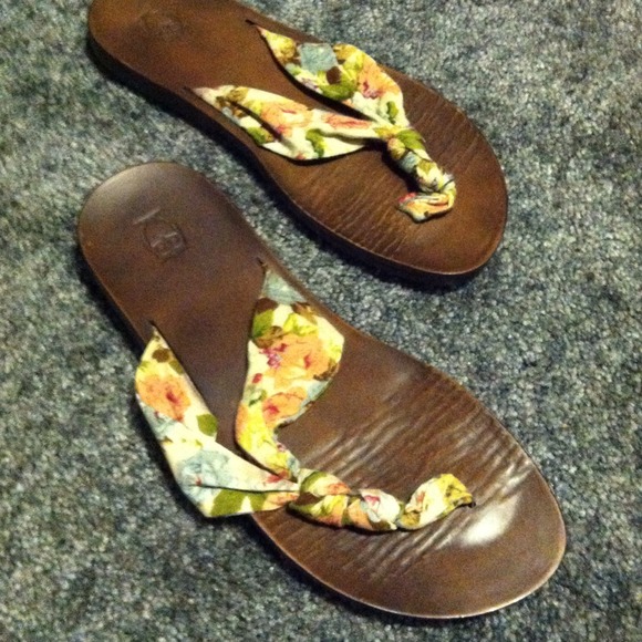 Mossimo flip flops