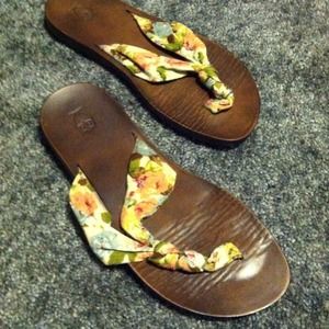 Mossimo flip flops
