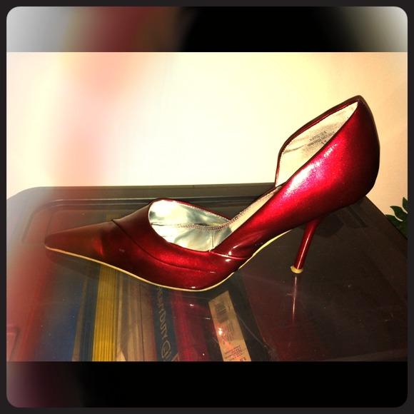 💢SOLD💢 Burgundy pump! - Picture 1 of 4