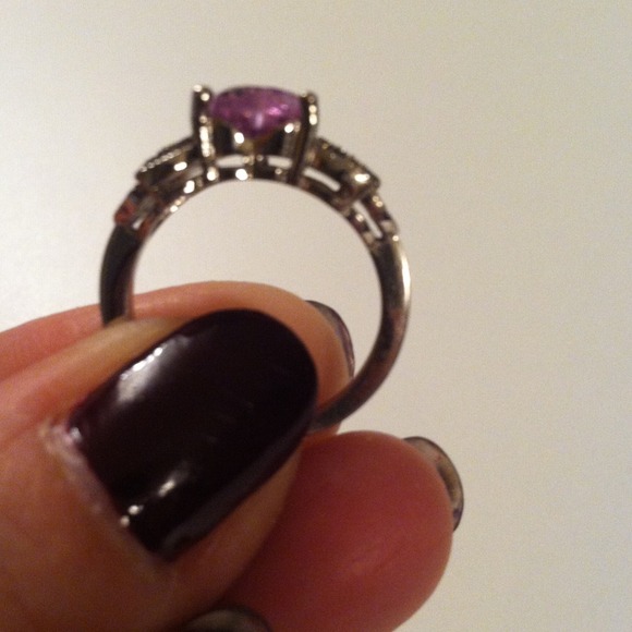 Heart shaped ring. - Picture 3 of 3