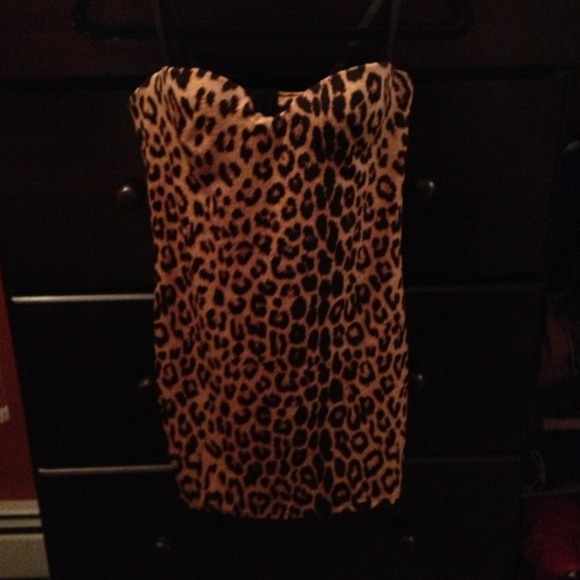 f•I•T Tops - 📦SOLD📦❗️❗️❗️Sexy leopard print top!