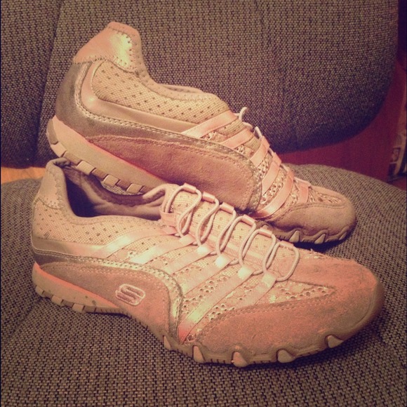 Sketchers tennis shoes💕