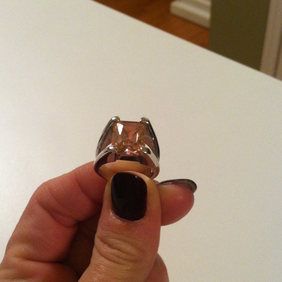 Pink stone ring. - Picture 3 of 3