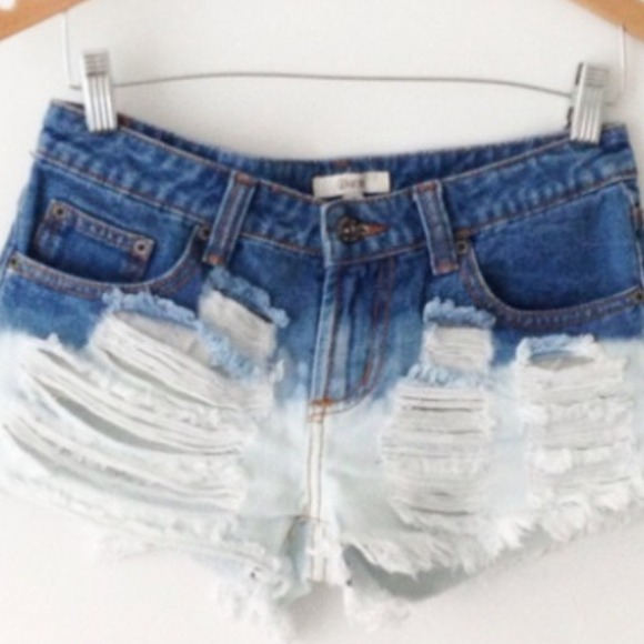 🚫SOLD🚫Ombré denim frayed cutoff shorts - Picture 3 of 4
