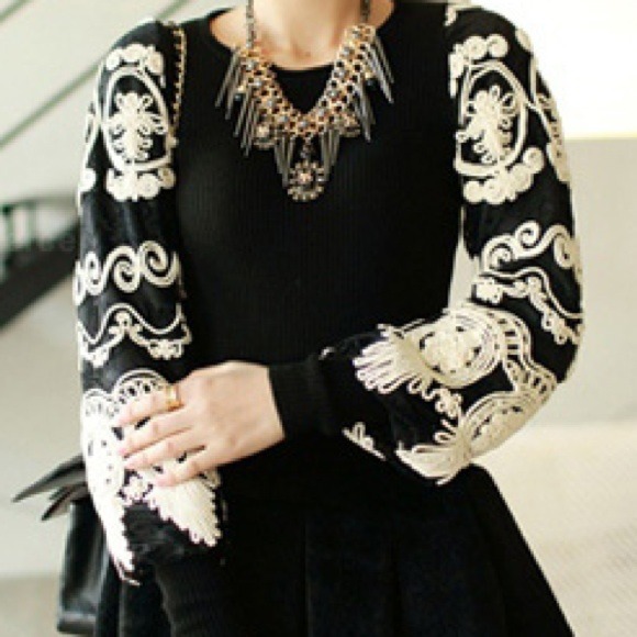 ❌❌SOLD IN BUNDLE❌❌Lace Embroidery Sweater Blouse