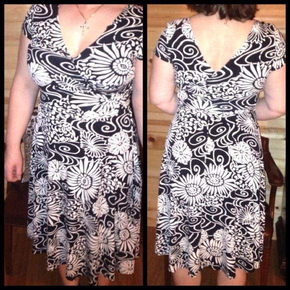 B. Calm Wrap dress 👍