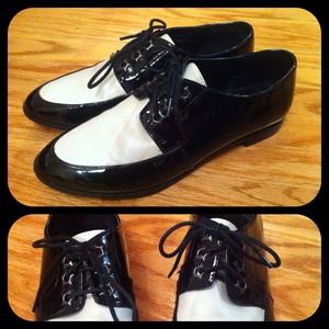 Urban Outfitters Black and white oxfords