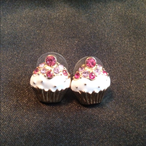 ❌Bundled❌Cupcake stud earrings🎀 - Picture 2 of 3