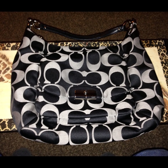 Authentic Coach Kristi Sig Large Hobo. Reduced!!! - Picture 1 of 3