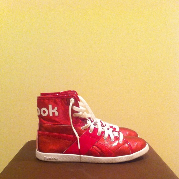 Neon pink reebok tennis shoes Reserved!!!