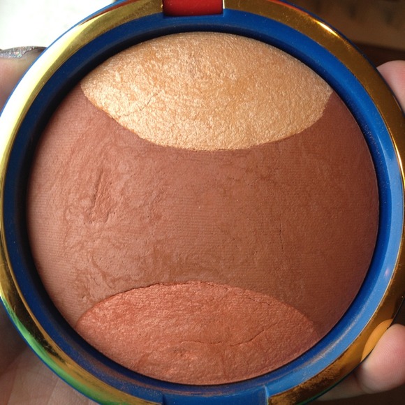 MAC Wonder Woman MSF Golden Lariat