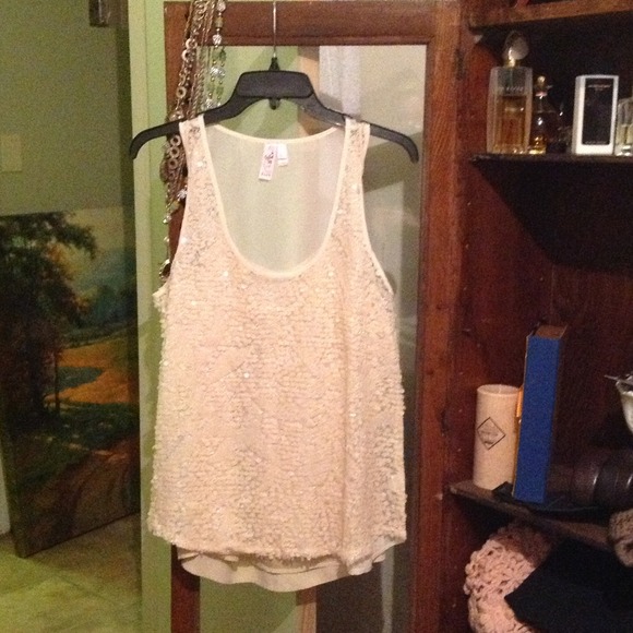 Bundle for Amy - Creamy sequin tank