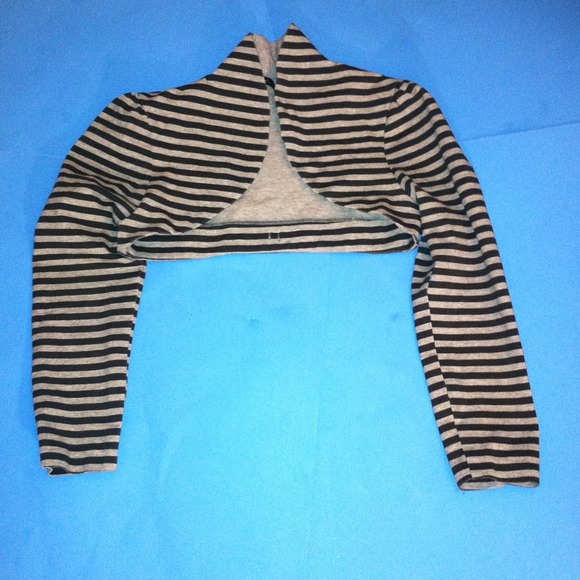Cropped grey black jacket