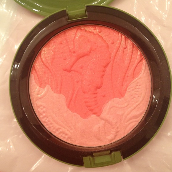 MAC Marine Life Highlight Beauty Powder