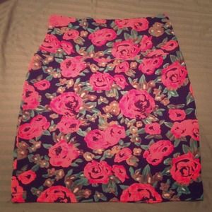 ⛔⛔SOLD⛔⛔Black floral skirt