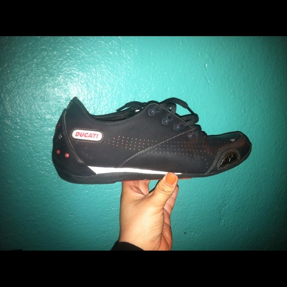 Like new! Helping ppl swipe their closets!!!