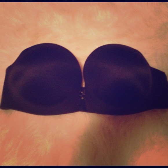 VS Bombshell Bra. Multi way.Misplaced the straps.