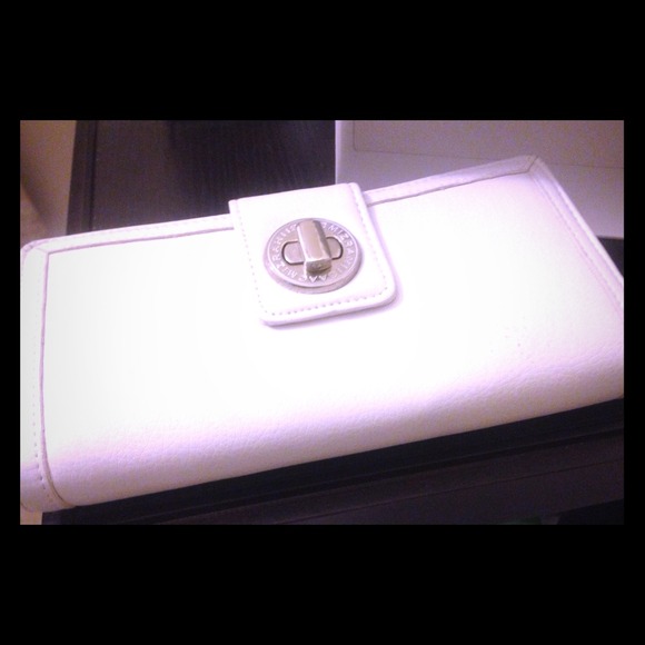 Isaac Mizrahi  wallet