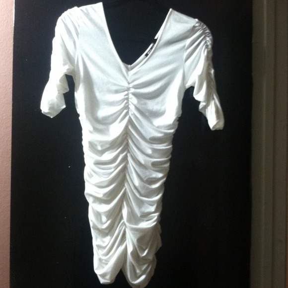 🚫HOLD 4 @maymayufc🚫Planet gold- white dress