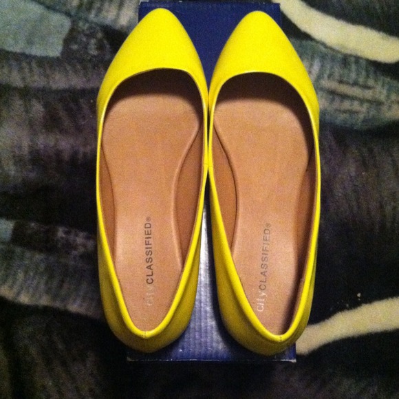 Bundle 6 items total  New Yellow cute flats,