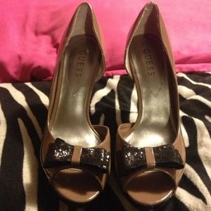 Guess brown and black suede pumps