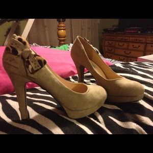 Nude with leopard bow brand new😚