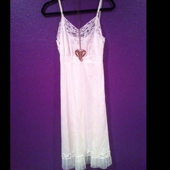 Reserved🚫vintage slip Wear nude slip under 4dress