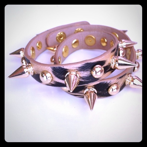 NEW! Animal print wrap spiked bracket