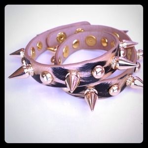 NEW! Animal print wrap spiked bracket