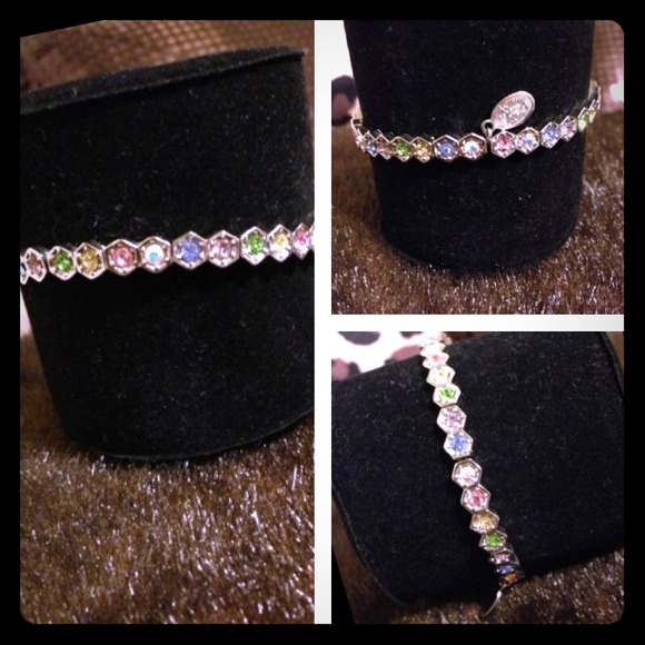 Tennis bracelet