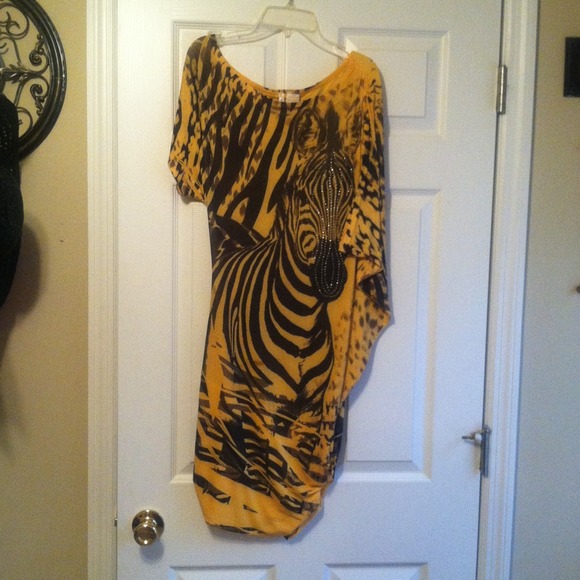 Off the shoulders dress, can also be worn as a top